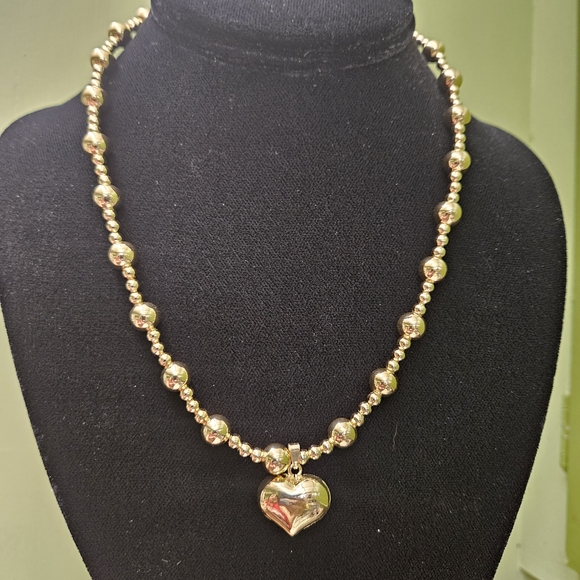 Radiant Gold Heart Necklace - Picture 4 of 8